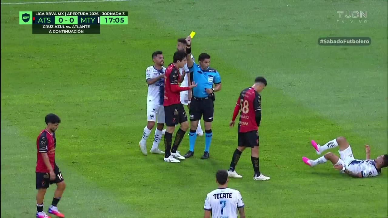¡Bajan a Orbelín y sale la primera amarilla del partido!