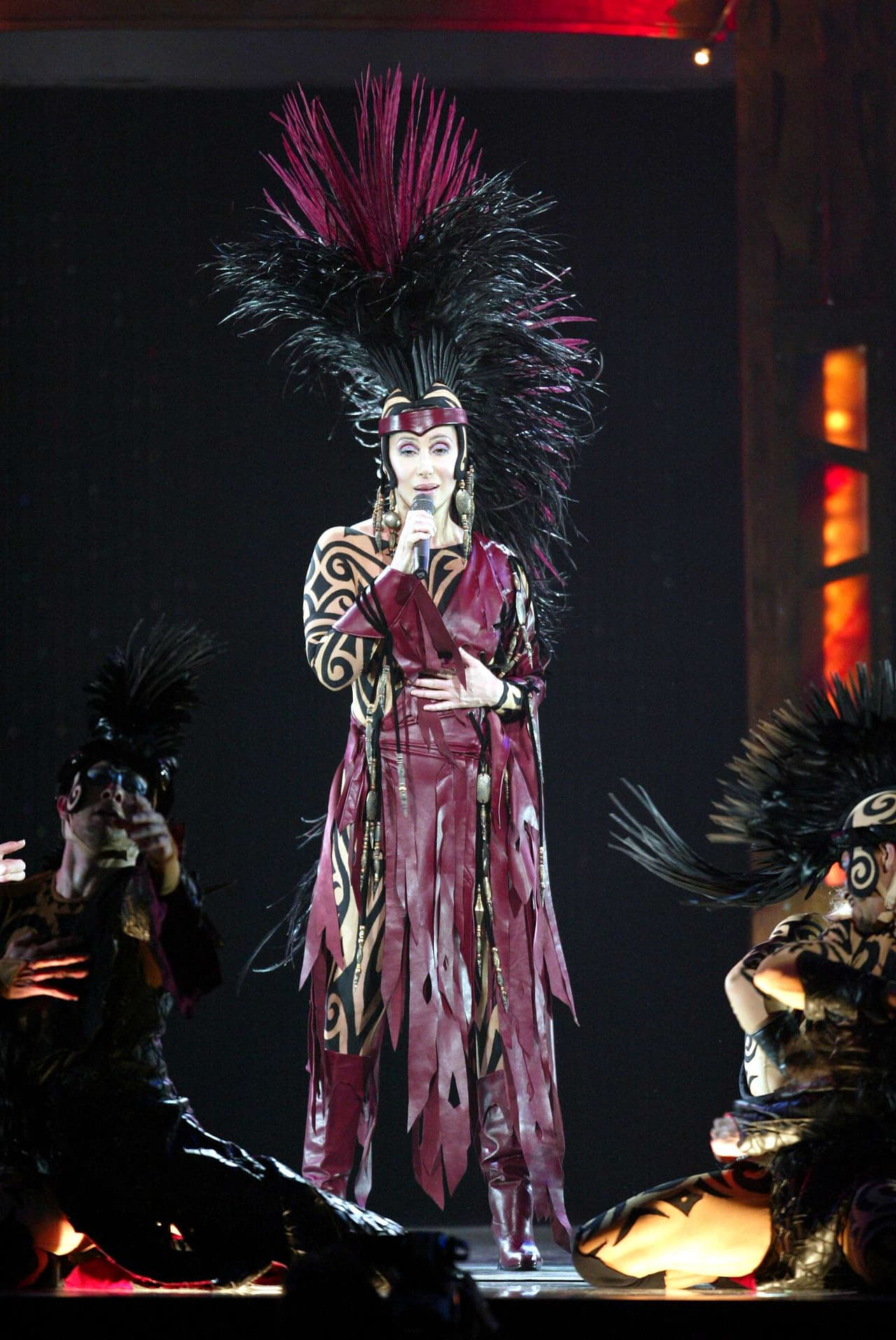 En los 90, Cher sorprendió con un resurgimiento muy importante, gracias a que en 1998 lanzó su disco 'Believe', el single que le da nombre al disco se convirtió en uno de los temás más exitosos de la cantante.