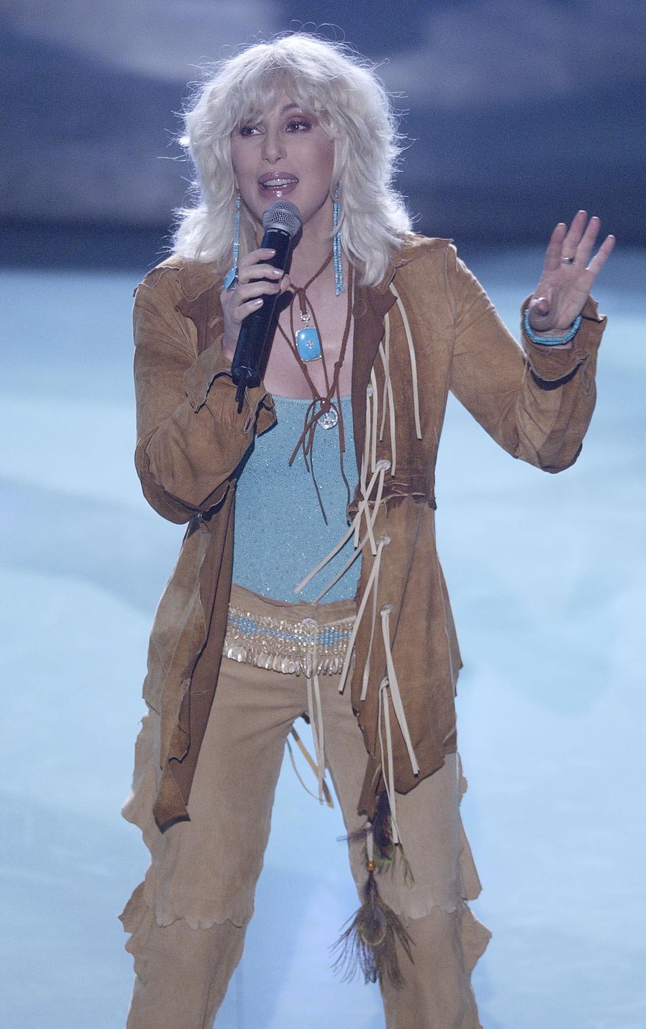 En 2010, una amiga de la cantante le presentó a Ron Zimmerman, un guionista de televisión, por Internet. Ambos se hicieron amigos a través de Facebook, manteniendo frecuentes conversaciones, de acuerdo al diario El País.