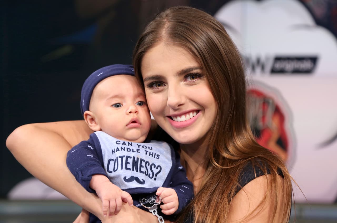 La sonrisa de la actriz refleja la enorme felicidad que siente de ser madre: "Creo que no hay nada mejor en el mundo, estoy sumamente agradecida de que me haya escogido él a mí como su mamá", dijo para la agencia 
<a href="http://www.mezcalent.com/">Mezcal Entertainment</a>.
