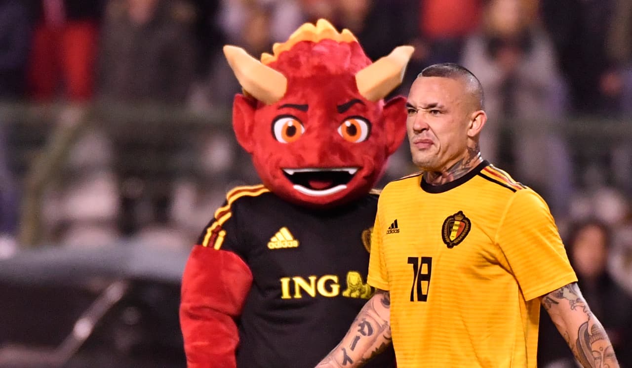 <b>Radja Nainggolan</b>
<br>Jugador belga que juega como mediocampista para el club italiano Cagliari y es capitán. Ha jugado ocho años para su selección, ha tenido 30 participaciones y ha anotado seis goles.