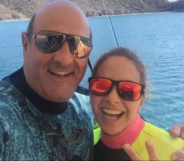 Aunque procuraron mantener su romance fuera los reflectores, de vez en cuando hablaba con la prensa o en redes sociales de lo feliz que estaba con su noviazgo.