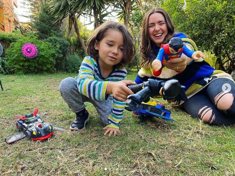Ariadne y el actor brasileño no solo han recibido reclamos por dejar que su retoño use la vestimenta que al pequeño se le "antoje" sino también por su cabello, ya que un tiempo lo llevó por debajo de la manidíbula.