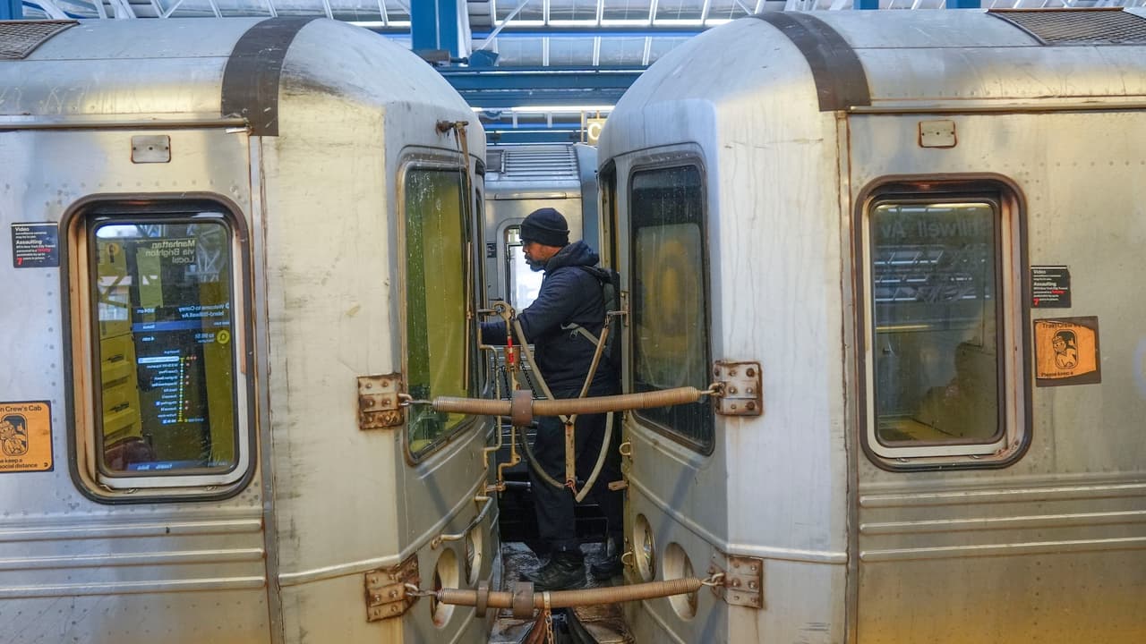 Subway surfing en Nueva York: la mortal tendencia que crece entre adolescentes