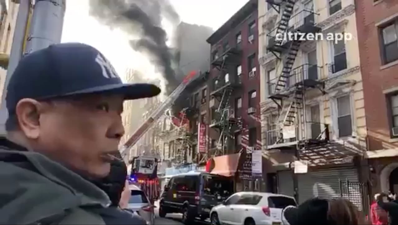 Incendio en Chinatown deja a dos personas en condición crítica