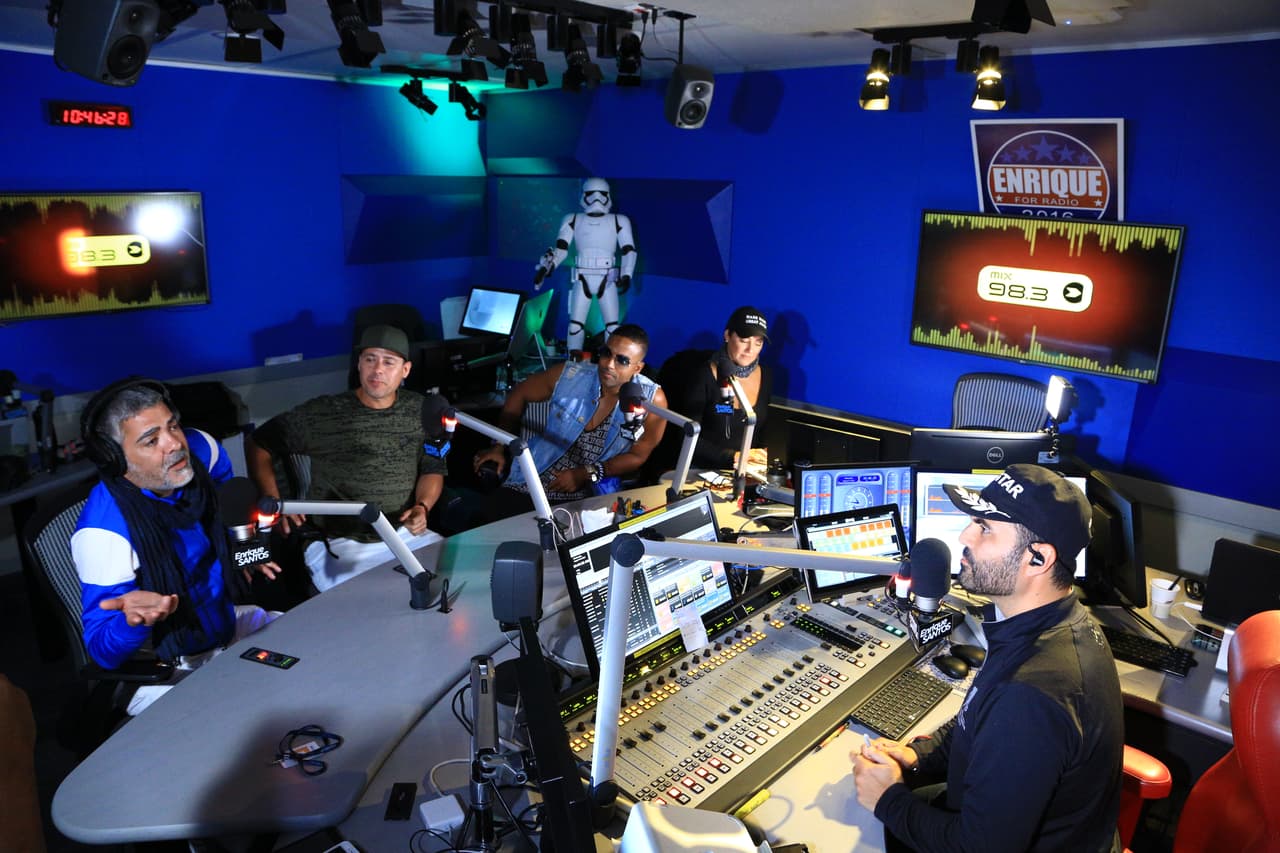 Después de 7 años ausentes de los escenerios, Los Orishas regresan a presentarse en Miami, pero primero no podía faltar una visita al Enrique Santos Show.