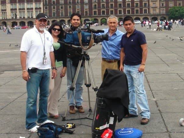 Con el equipo de Univision en Ciudad de México.
