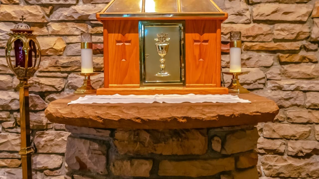 Menor se roba la caja de diezmos de una iglesia y su mamá lo entrega a las autoridades