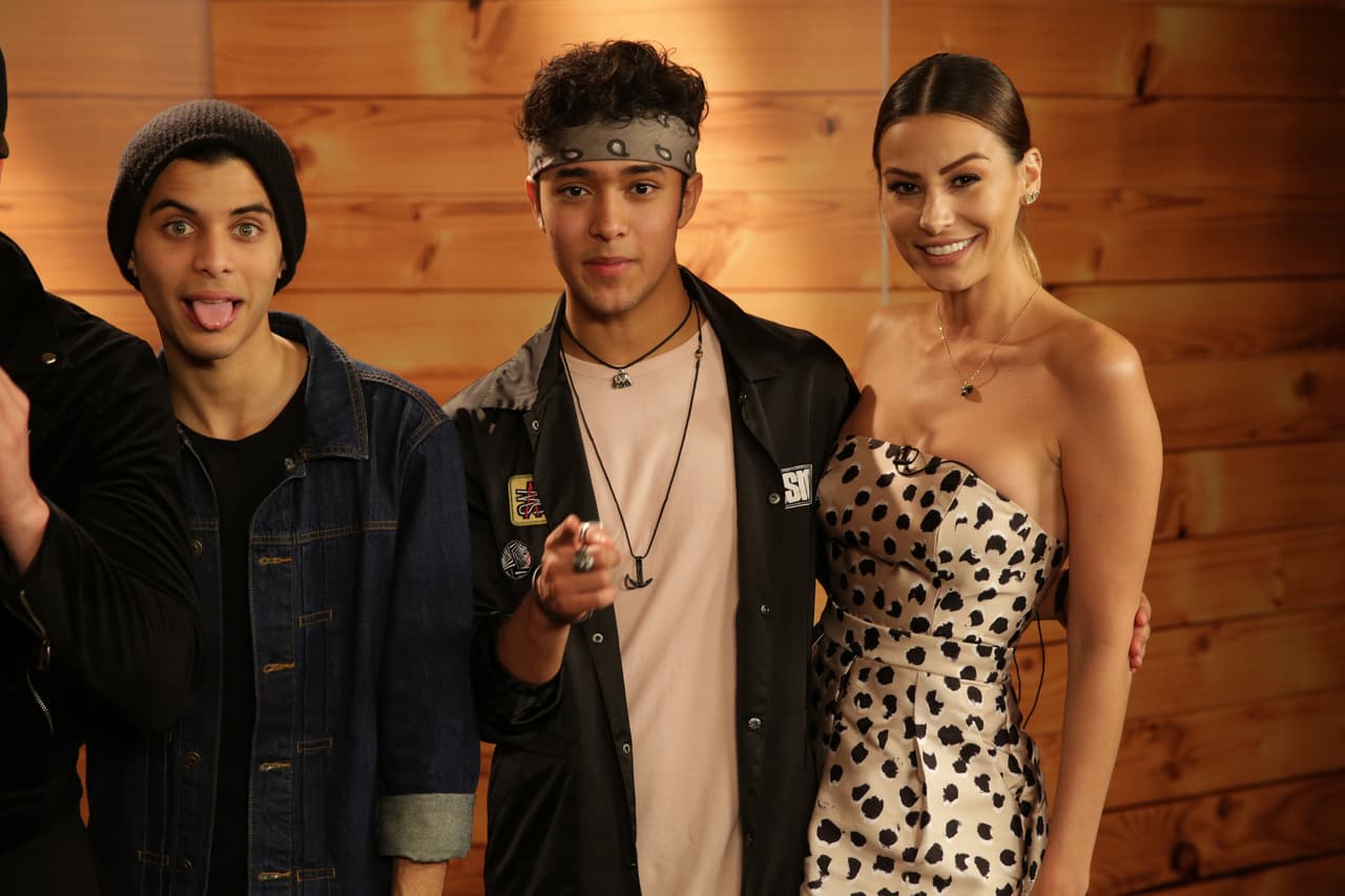 Incluso con gestos se ven como todos unos bombones.