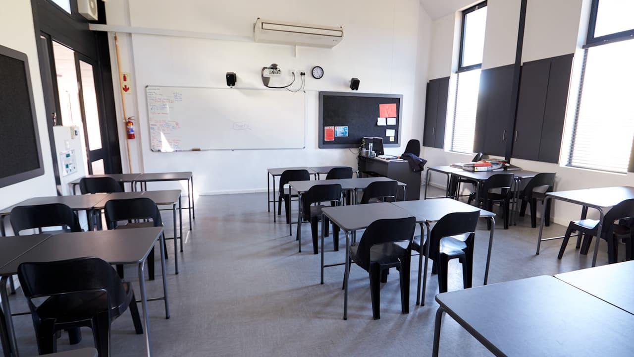 Maestra acusada de enviar fotos y videos de desnudos a una estudiante
