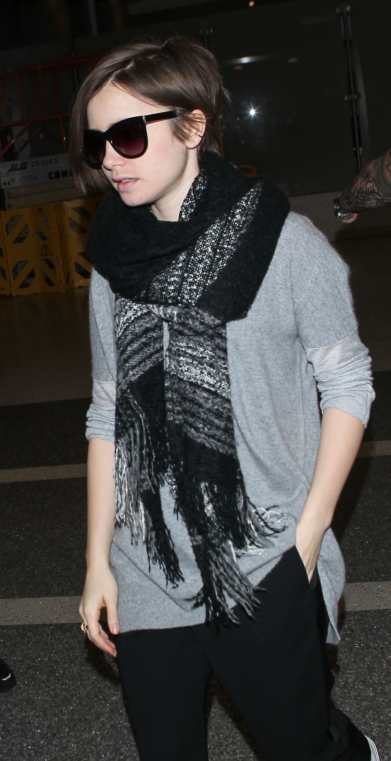 Puedes amoldearla a tu figura como lo hace la actriz Lily Collins: con ella podrás enfrentar al clima muy 'chic'.