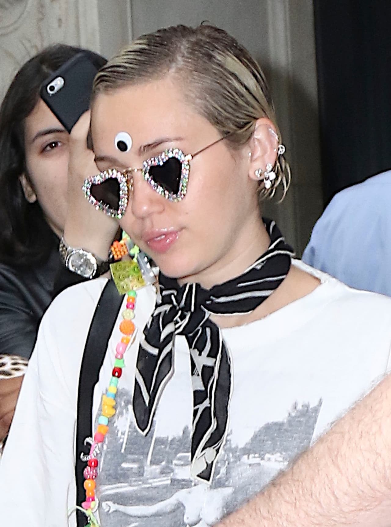 Entre las opciones también están aquellas que son pequeñas y delgadas. Son las preferidas de Miley Cyrus, pues son ligeras, cómodas de portar y muy dinámicas.