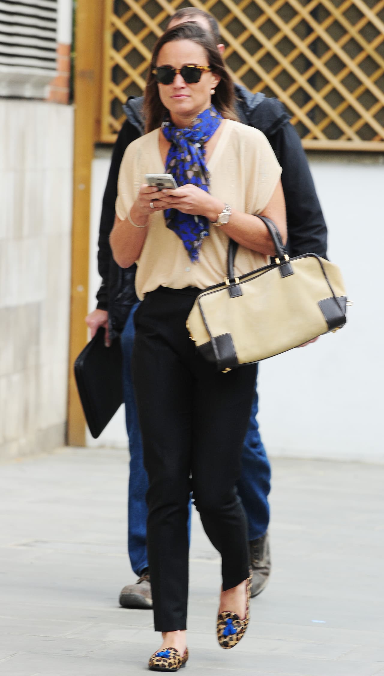 Hasta los allegados de la realeza las usan. Pipa Middleton, la hermana de la Duquesa de Cambridge, tiene el toque para combinar las suyas con el calzado en turno.