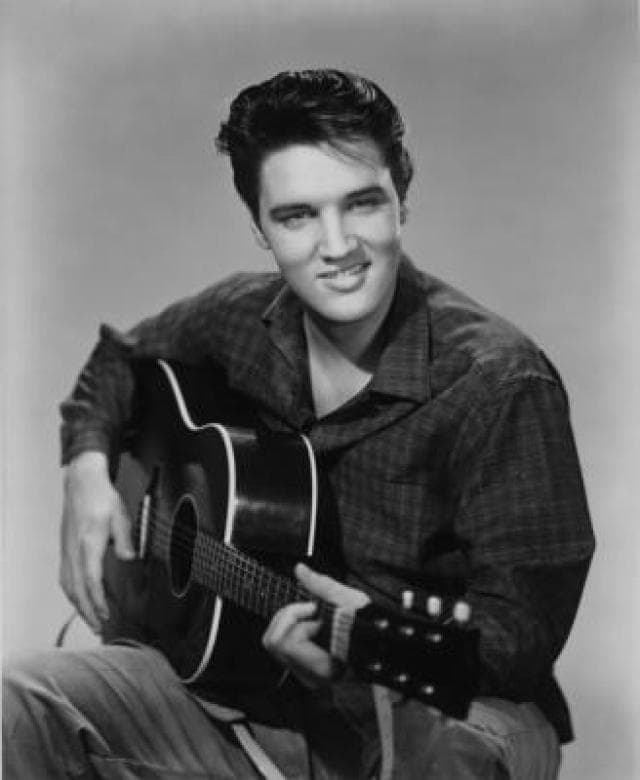 Elvis Presley fue un cantante y actor estadounidense que se convirtió en uno de los más grandes íconos del siglo XX.