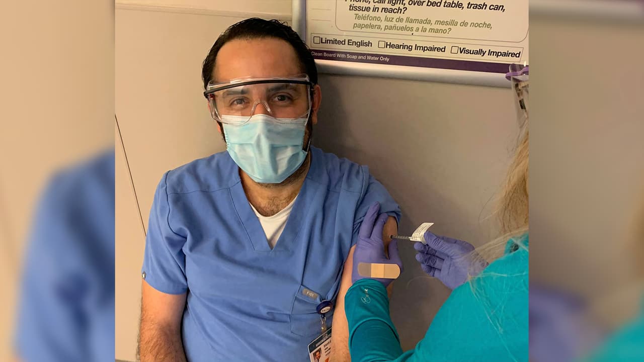 “Ponte la vacuna apenas este disponible si quieres regresar a la vida que tenías antes”: médico especialista de Houston