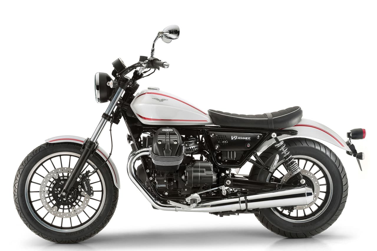 Actualmente una 
<b>Moto Guzzi V9 Roamer </b>se puede adquirir a un precio inicial de 10,000 dólares. Posee un motor en V a 90° con una potencia de 55 caballos de fuerza, muy recomendable para ciudad gracias a que es un vehículo muy dócil.