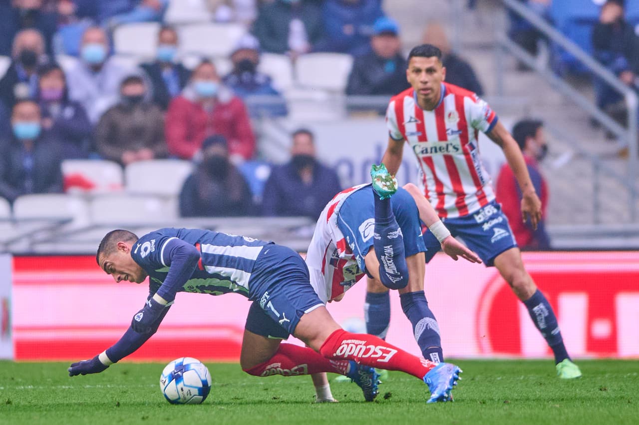 Monterrey controla el partido durante casi los 90 minutos, pero su delantera no es nada contundente y terminan cayendo 0-2 en el 'Giagnte de Acero'.