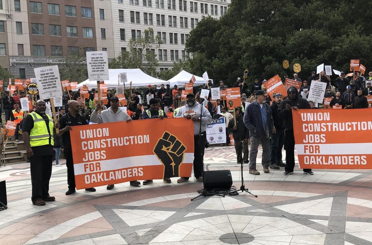 El 1 de mayo es el Día Internacional del Trabajo, un día para honrar a todos los trabajadores y, como parte de la conmemoración de este miércoles, miles de organizaciones comunitarias salieron a las calles para continuar luchando por la protección de los derechos de todos los trabajadores y para exigir medidas de seguridad que garanticen su integridad física.
<br>