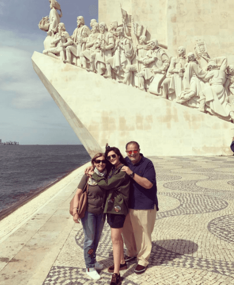 Raúl, por su parte, ha tenido oportunidad de recorrer casi 90 países alrededor del mundo, muchos de los cuales también ha compartido con su querida hija.