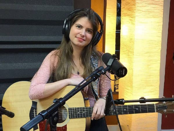 Asimismo, Daniela ha sido parte de proyectos como 'Mujer, casos de la vida real', 'Plaza Sésamo', 'Como dice el dicho' y 'Esta historia me suena'.