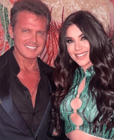 A inicios de este julio, se viralizaron una serie de imágenes compartidas por influencers latinas, quienes se lo encontraron en un restaurante de Miami. En estas, la voz de ‘La chica del bikini azul’ se ve completamente rejuvenecido.