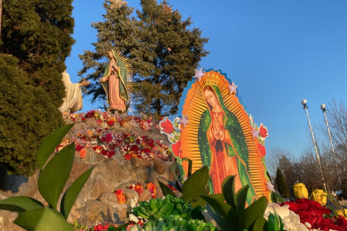 Este 2023, se cumplen 10 años del Santuario de Nuestra Señora de Guadalupe en Des Plaines, Illinois. Y será la primera vez que los peregrinos alzarán sus alabanzas ante una replica nueva que cambiaron en agosto.