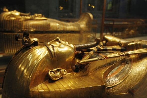 Para comprobar esa teoría se han efectuado experimentos como colocar pedazos de carne dentro de pirámides las cuales no se descomponían, o cuchillas de afeitar que volvían a recuperar su filo después de estar gastadas por el uso y otros más ya que en el interior de la pirámide el poder renovador funciona como lente de concentración de energía. 
<br>
<br>