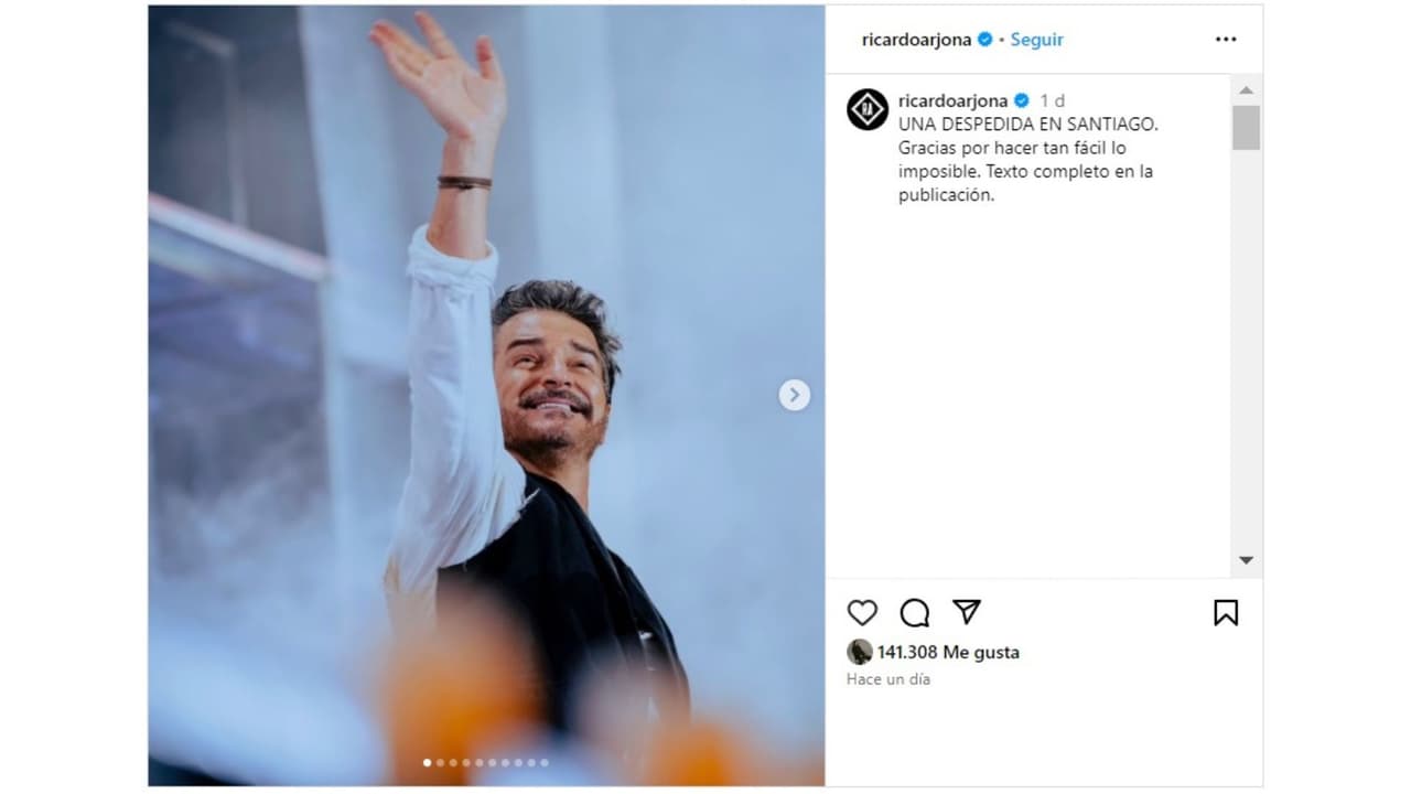 Ricardo Arjona acompañó su mensaje con una fotografía en la que luce sonriente.