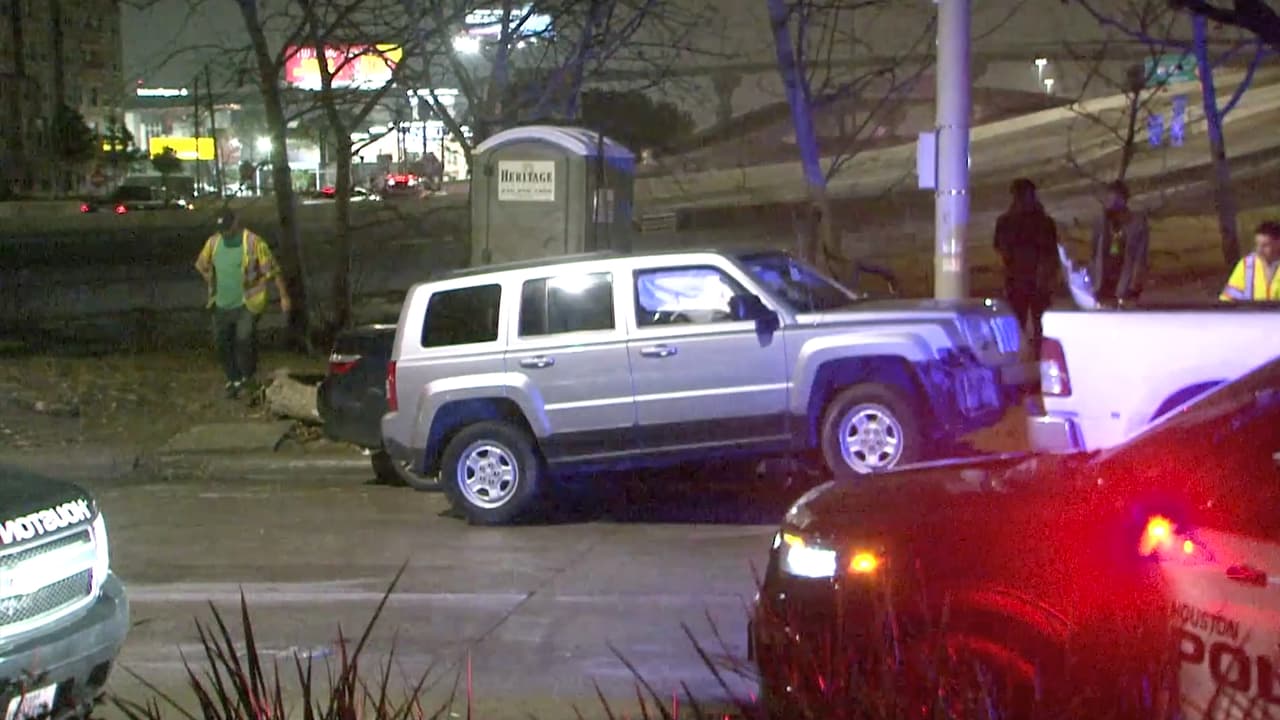 Tanto el policía como el conductor fueron llevados al hospital en estado estable. La persona que mandejaba el Honda al parecer no estaba ebrio y recibirá citaciones por provocar el accidente.