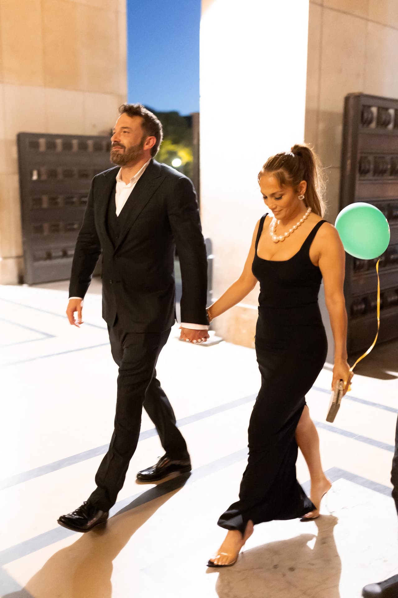 Sus sandalias favoritas están por debajo del costo que tienen las otras de su colección de zapatos de lujo.
<br>