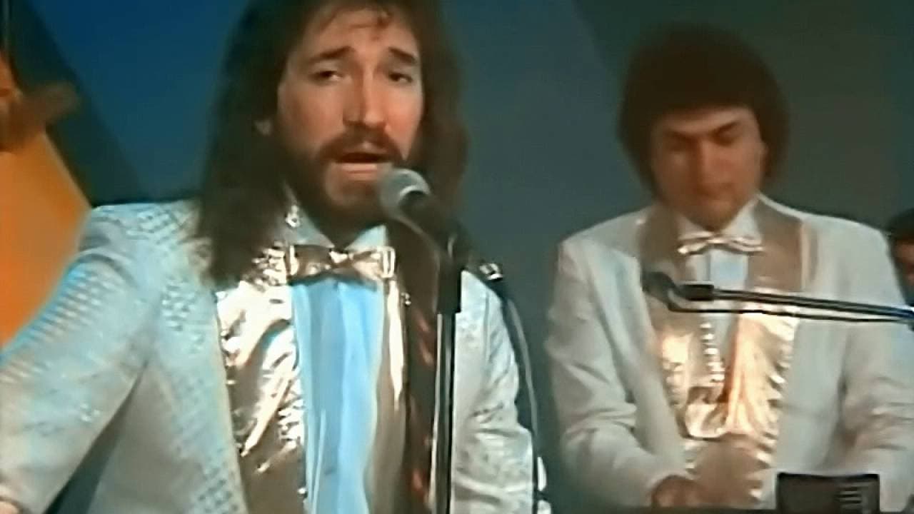 Los años pasaron y el éxito de Los Bukis crecía cada vez más, lo mismo que la imagen del cantautor del estado mexicano de Michoacán, cuyo físico no cambiaba nada... y mucho menos su talento.
