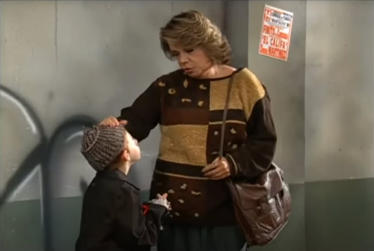 Una de sus escenas la compartió con el tierno Benito, quien le pidió limosna aconsejado por 'Jorjais'.
<br>