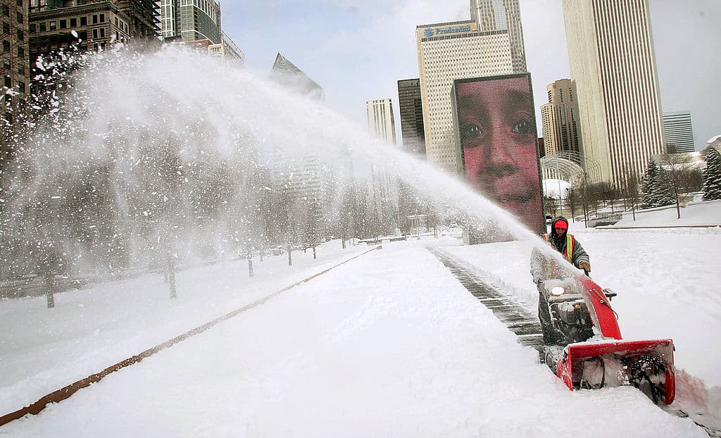 Vórtice polar mantiene a Chicago tiritando de frío. Suburbios hacia el oeste se mantienen bajo advertencia por sensaciones de ¡20 a 30 grados bajo cero! soleado