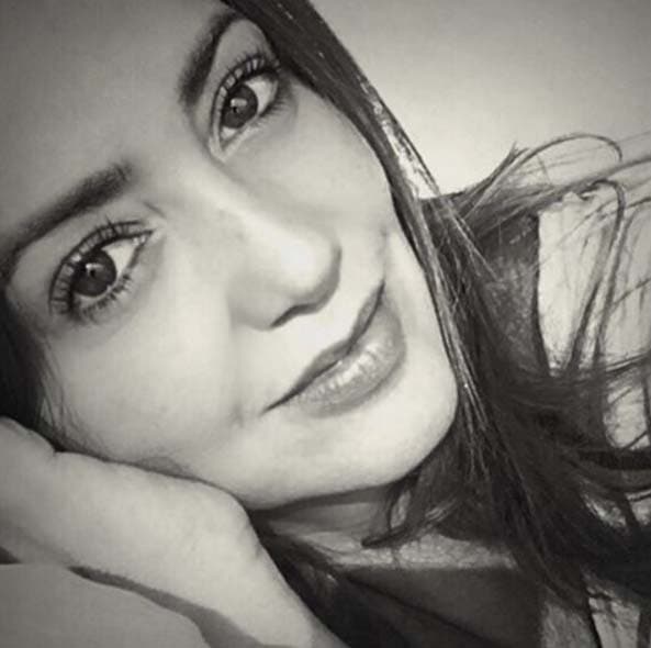 Otro remedio que funciona de maravilla es el aloe vera fresco; aplícalo de la misma manera que la vaselina, así conseguirás unas pestañas humectadas y no se caerán.