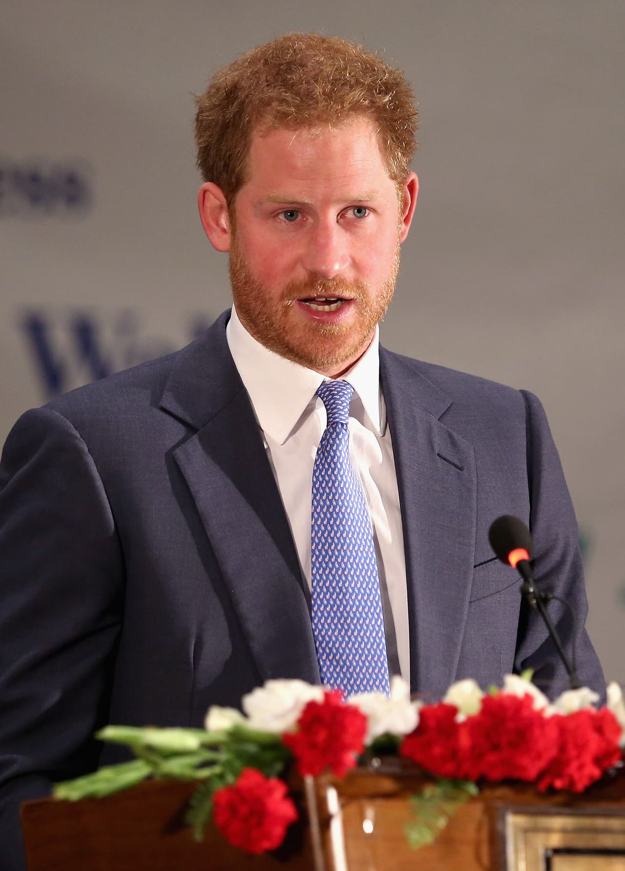 "Ofrezco mi pésame a todos aquellos que fallecieron y sus familias y espero hacer lo que pueda para mostrarle al mundo la belleza del pueblo de Nepal", añadió.