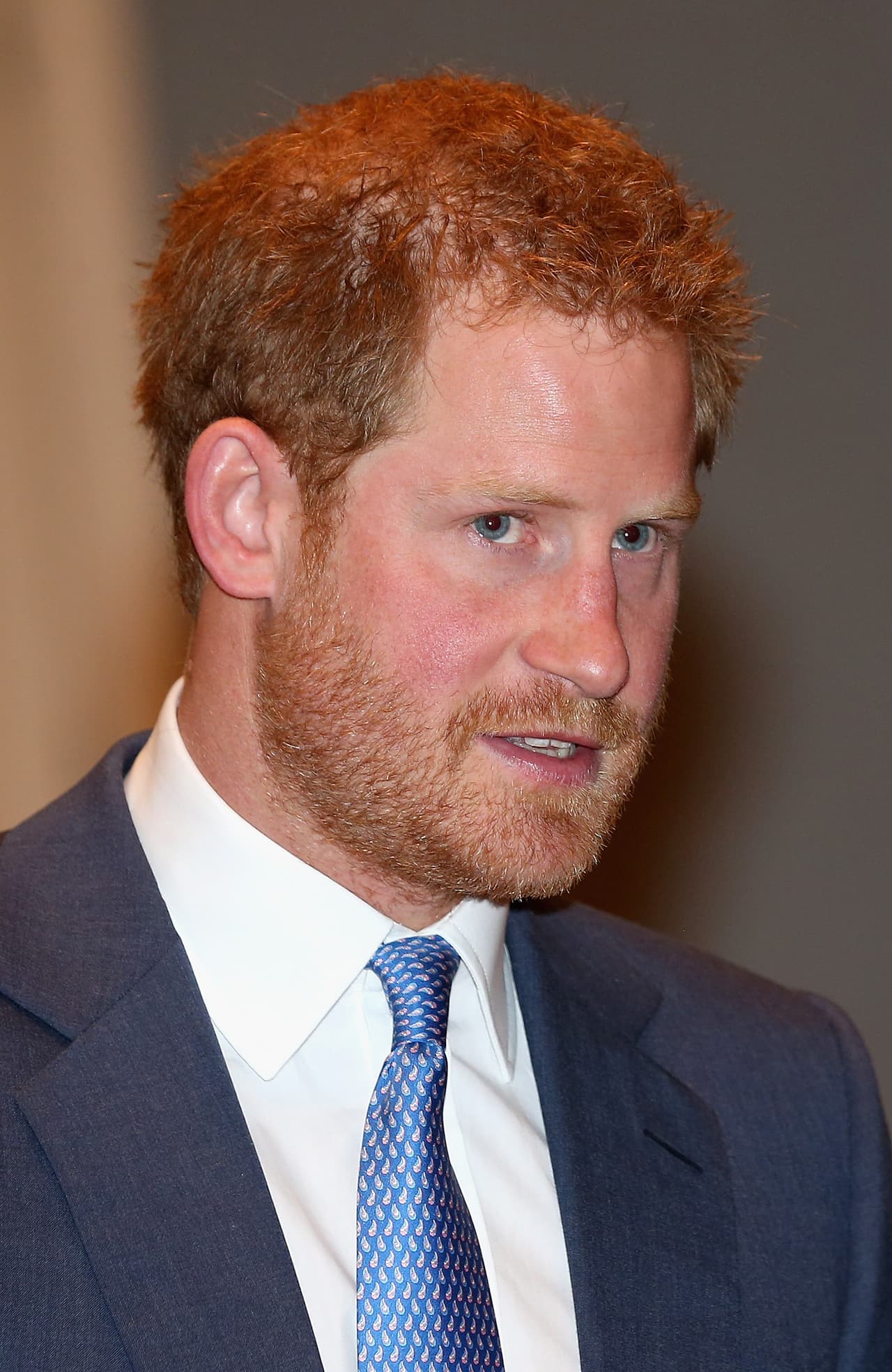 Harry sigue el camino de su hermano William en visitas oficiales alrededor del mundo.