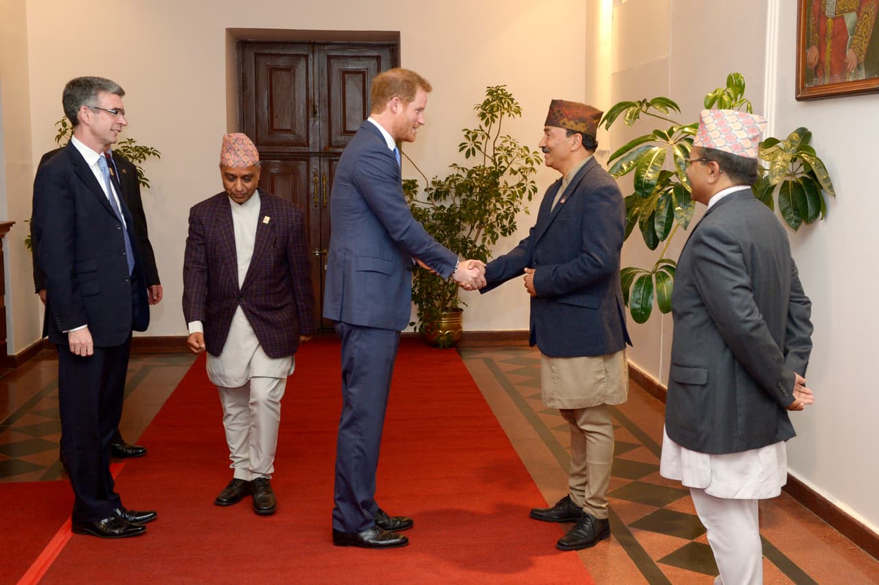 Dijo a los invitados: "Sé que llego a Nepal cuando se acerca el primer aniversario de los terremotos que tomaron tantas vidas..."