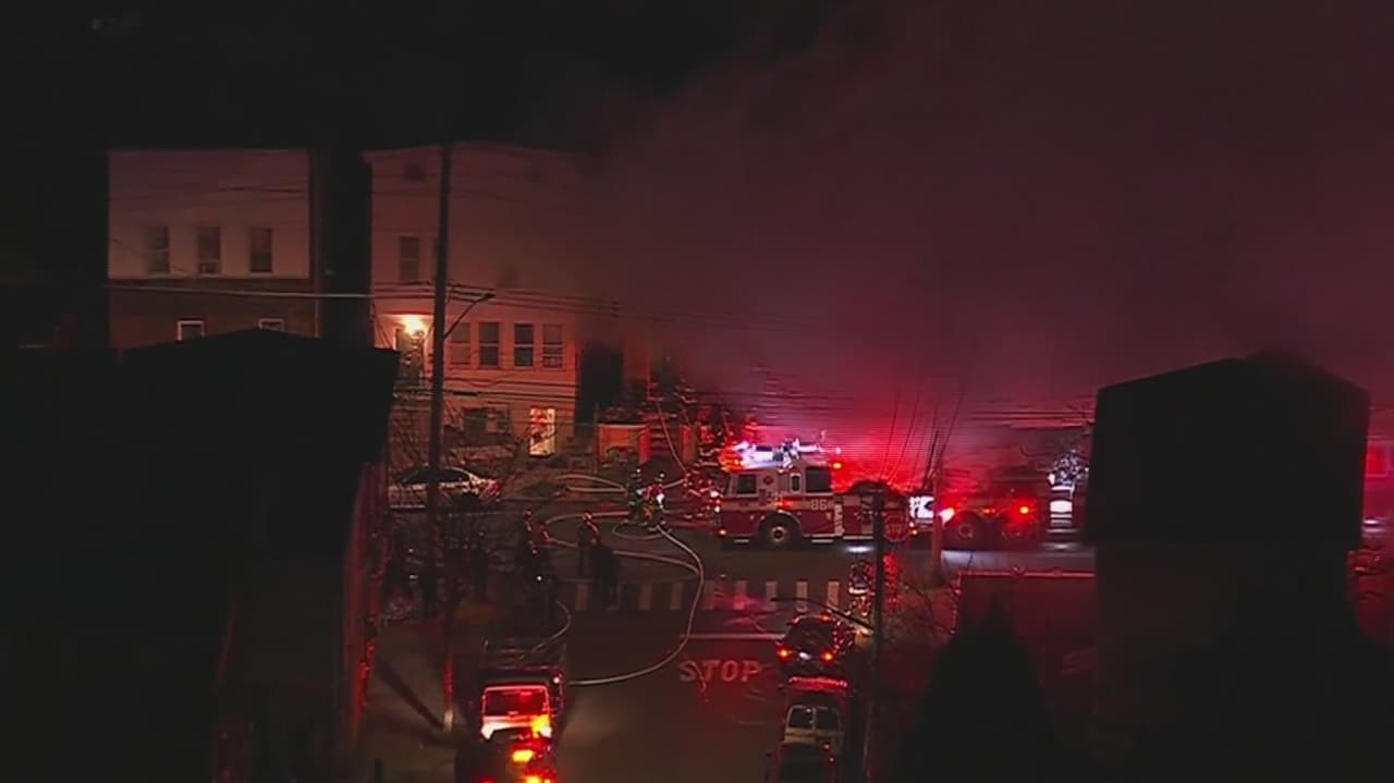 Incendio consume vivienda en Mariners Harbor en Staten Island