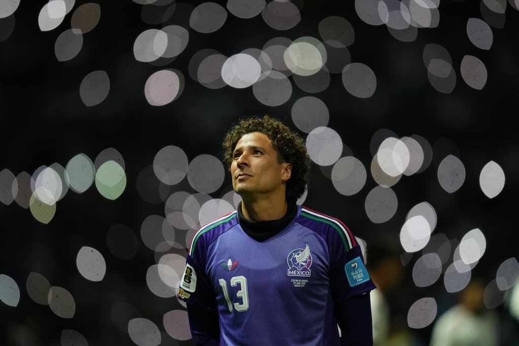 El portero de México, Guillermo Ochoa, regresa al campo