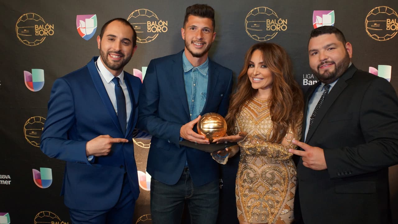 La Bronca , El Compa Ivan y El Tambochi representaron al Free-guey show muy bien en la gala del Balón de Oro.