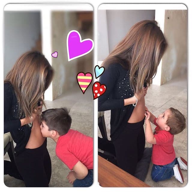 Hace unos días compartió esta foto de su sobrino Santi besando su vientre.