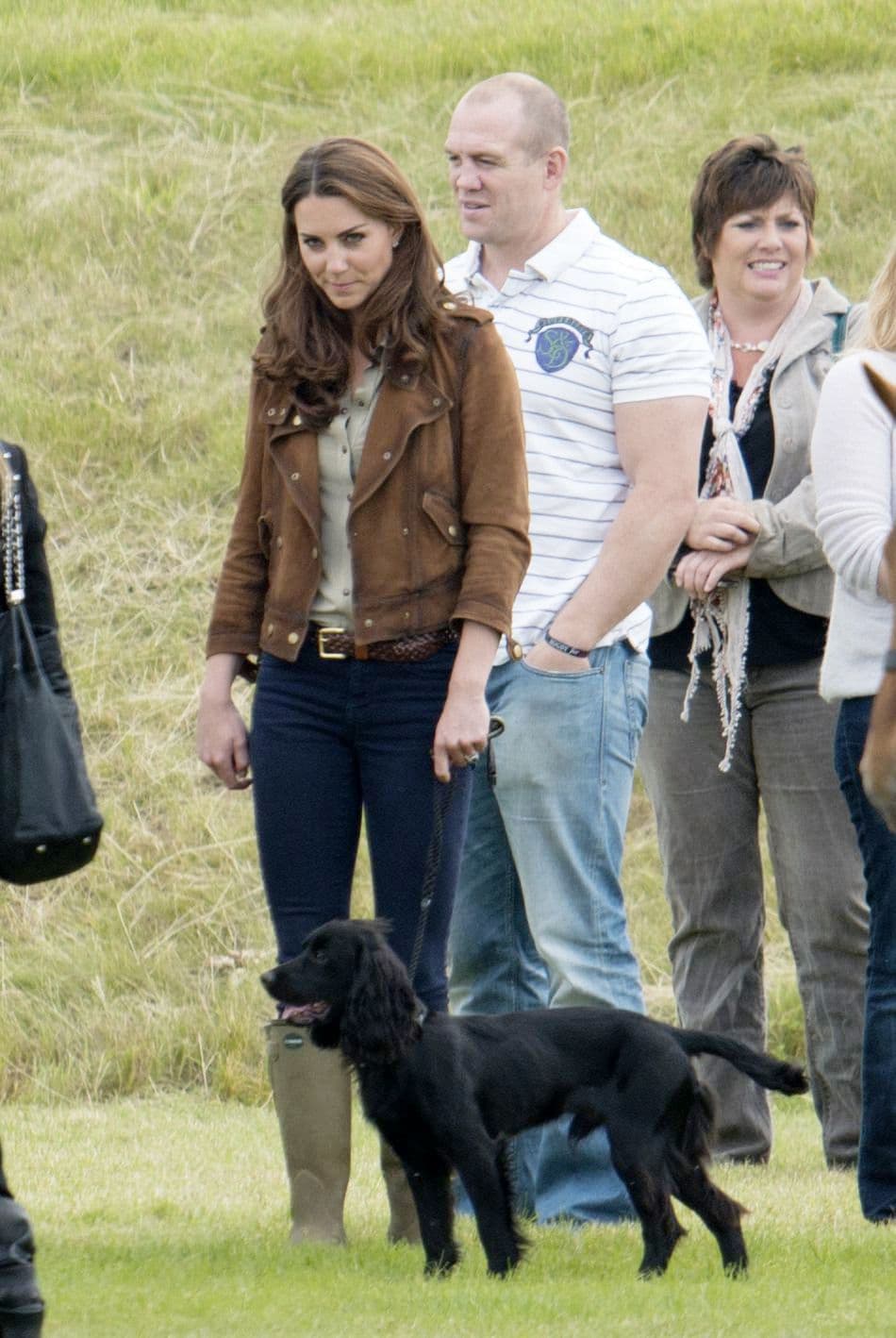 De acuerdo con The Sun, 
<b><a href="https://www.thesun.co.uk/news/13267855/kate-middleton-prince-williams-heartbreak-dog-lupo-dies/" target="_blank">Lupo fue criado en su primera etapa de vida</a></b> por los papás de la duquesa, Michael y Carole Middleton. 
<br>