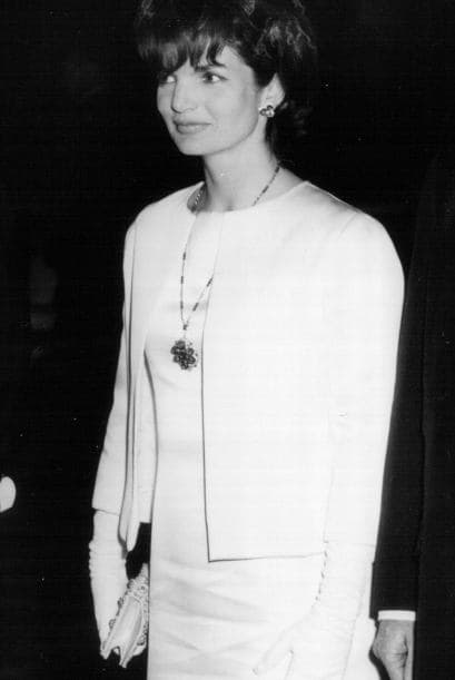 En la grabación número 6 de 8, Jacqueline recordó los días de la Crisis de los Misiles, que puso al mundo al borde de una tercera guerra mundial. La Crisis de los Misiles es el conflicto entre Estados Unidos, la Unión Soviética y Cuba en octubre de 1962, generado a raíz del descubrimiento por parte de Estados Unidos de bases de misiles nucleares soviéticos en territorio cubano.