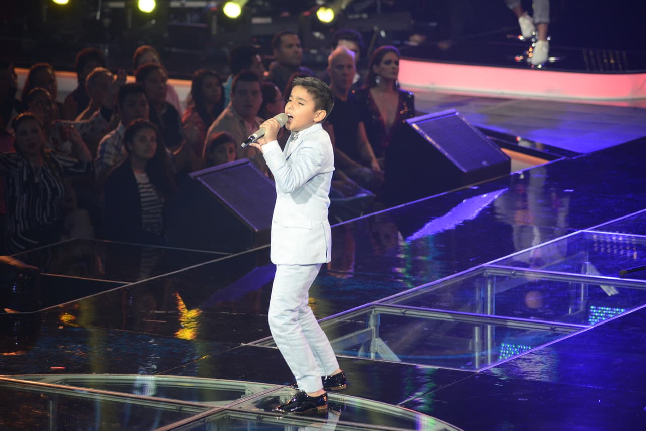 Esta ocasión los capitanes tuvieron que cantar con los papás y en la segunda etapa los hijos lo hicieron de manera individual para poder elevar la puntuación. Hubo doble eliminación y los Valdés dijeron adiós. Paty Cantú pasó por lo mismo que María León y sus dos familias se enfrentaron, quedando fuera los Tijerina.