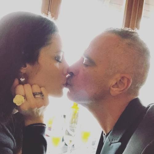 Sin embargo,
<b> <a href="https://www.univision.com/famosos/legendario-cantante-italiano-eros-ramazzotti-confirma-que-se-separa-de-su-esposa-fotos" target="_blank">anunciaron su separación</a> </b>el 7 de julio de este año después de 10 años de relación y cinco de matrimonio.