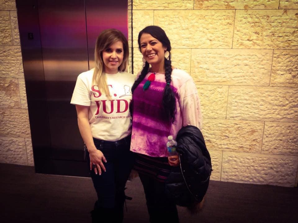 <a href="http://www.univision.com/los-angeles/lila-downs-con-omar-y-argelia-fotos">Lila Downs</a> durante la campaña de St. Jude.