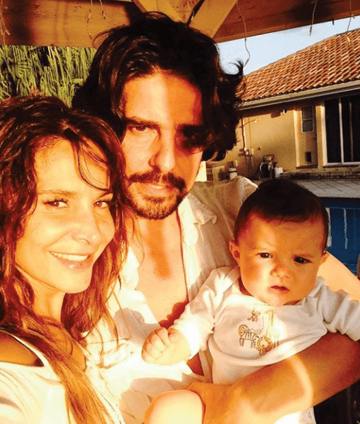 Cinco meses antes, el actor había hecho una carta para su hija: "Me prometí a mí mismo que nunca haría nada que pudiera hacer daño a las personas que Lorena amó. Por eso, no entraré en ninguna batalla que pueda hacerte el más mínimo daño a ti. Eso es lo único que me importa. Quiero que sepas que aunque nos obligaron a separarnos, yo siempre estaré aquí para lo que necesitas, sea lo que sea", escribió