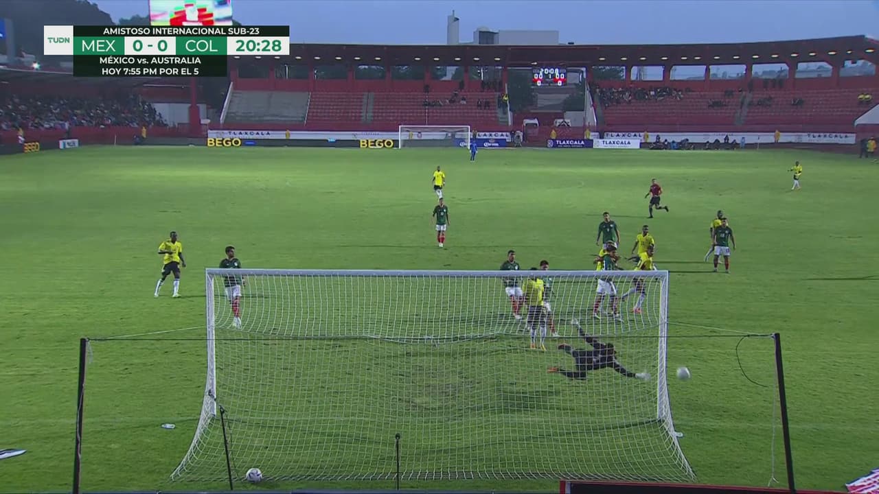 ¡Por poco era el gol! Caicedo se levanta para cabecear pero erra su tiro