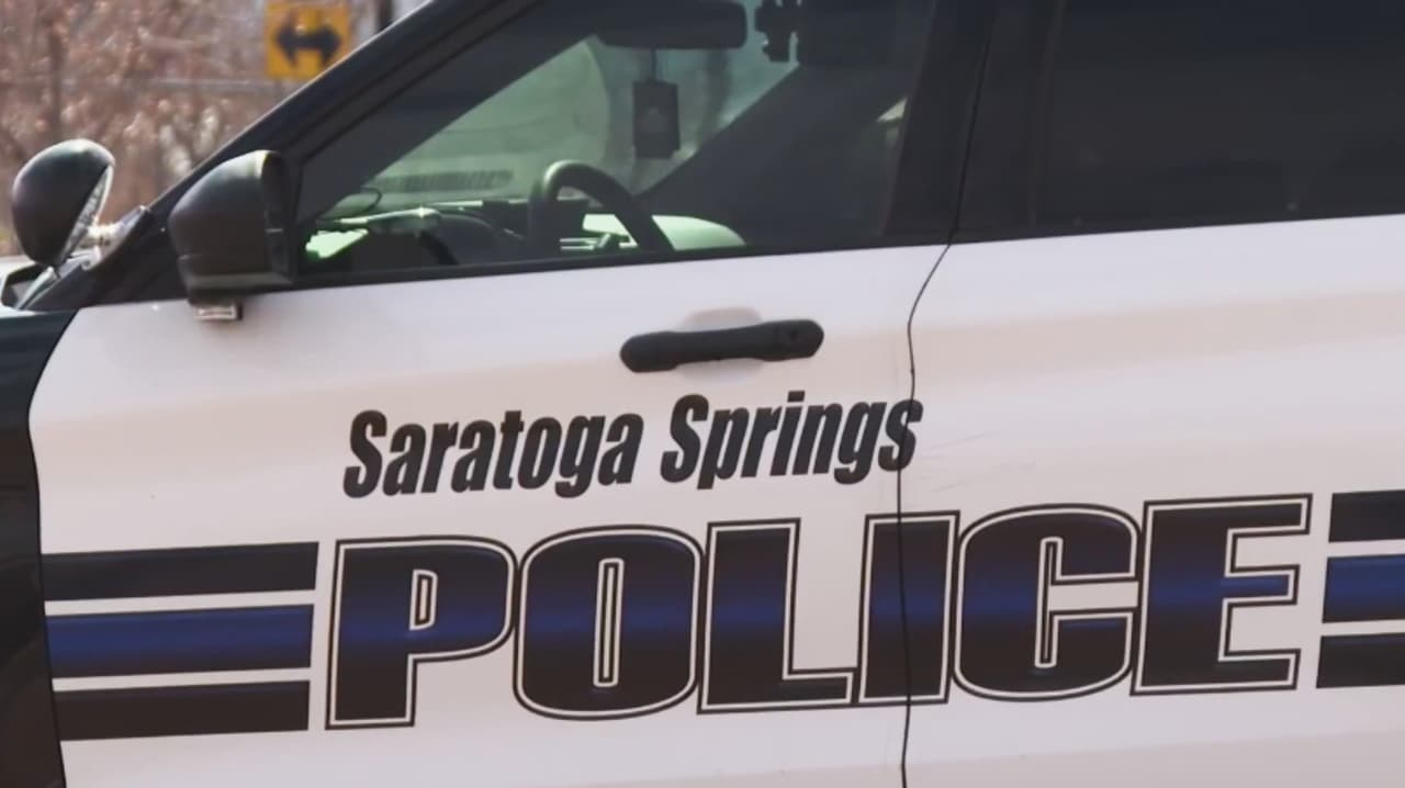 Arrestan a una mujer que presuntamente escapó después de apuñalar a su esposo en Saratoga Springs