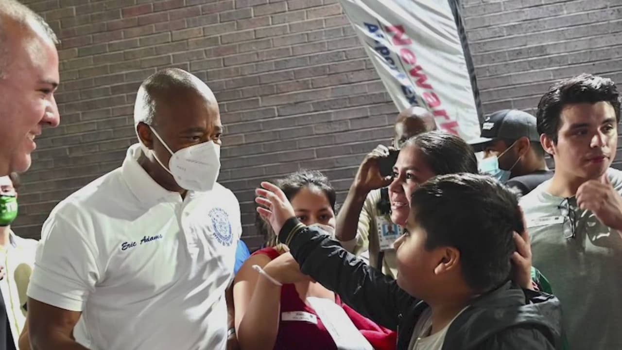 Llegan más migrantes desde Texas; muchos ni siquiera querían llegar a Nueva York